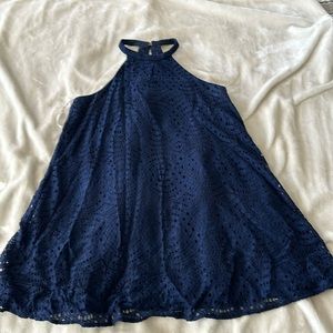 LIKE NEW NAVY LACE LILY PULITZER DRESS WITH BACK CLASP DETAIL. SIZE LARGE